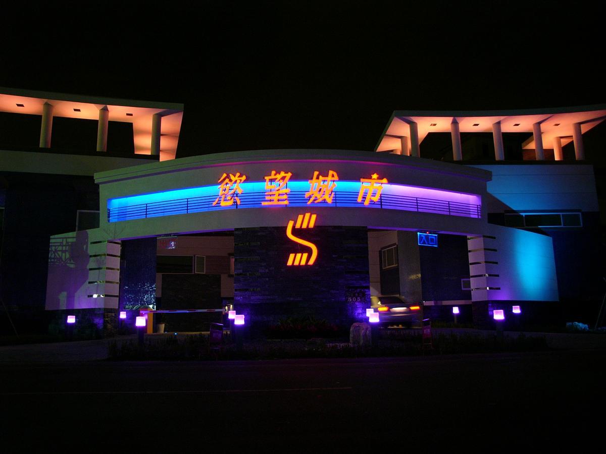 Sexy City Motel Tainan Bagian luar foto