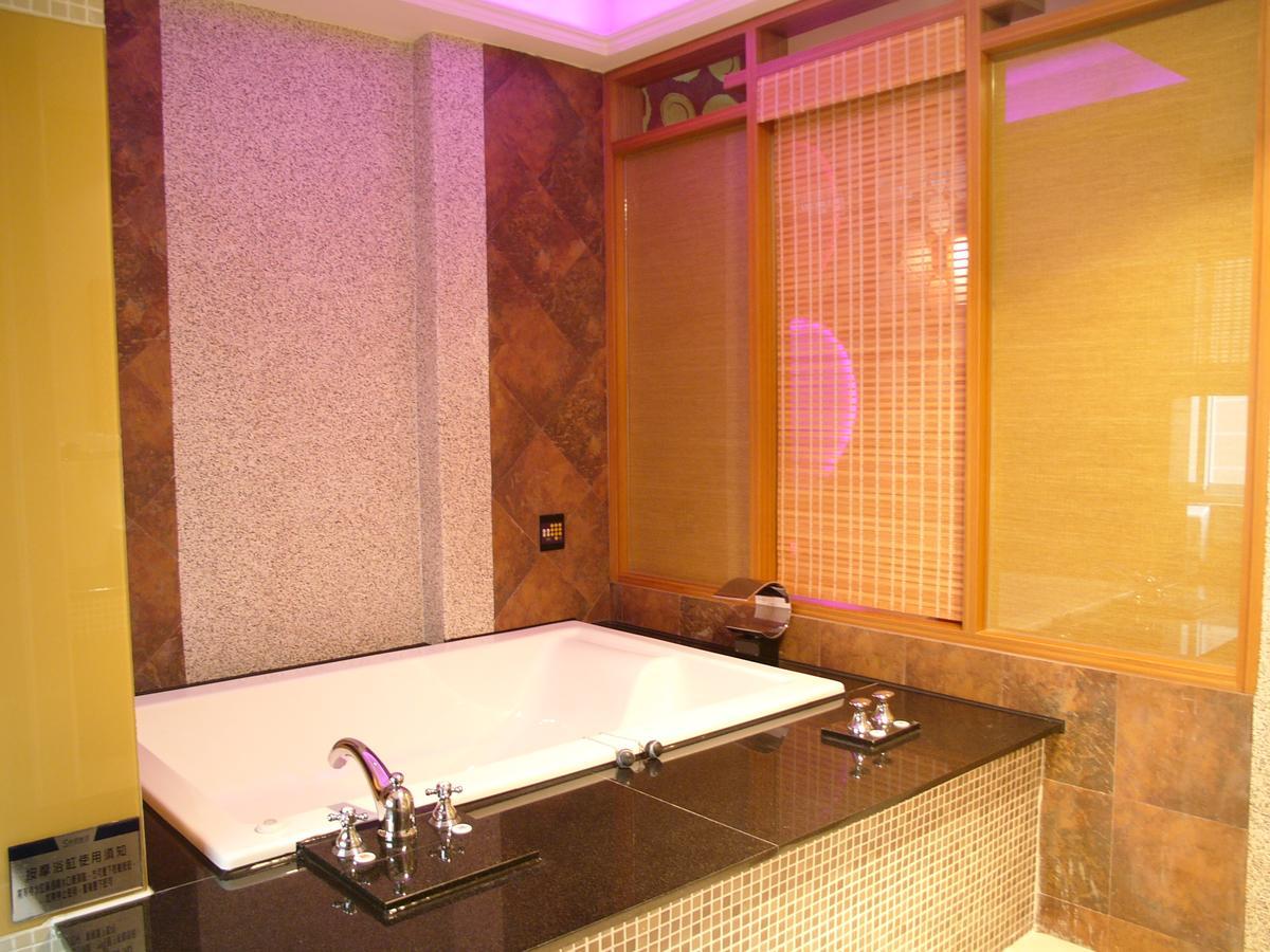 Sexy City Motel Tainan Bagian luar foto